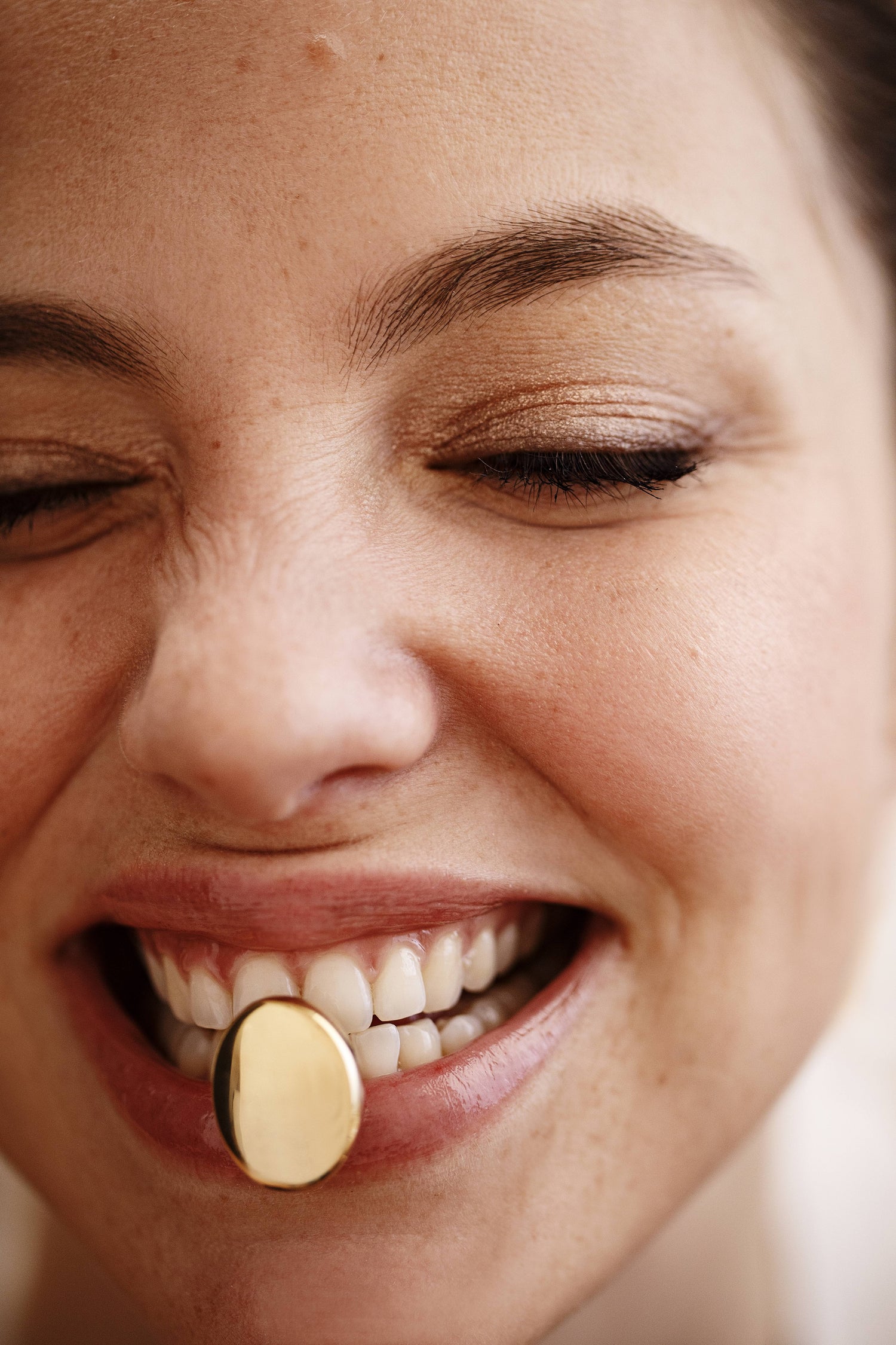 FLAT BUTTON EARRINGS