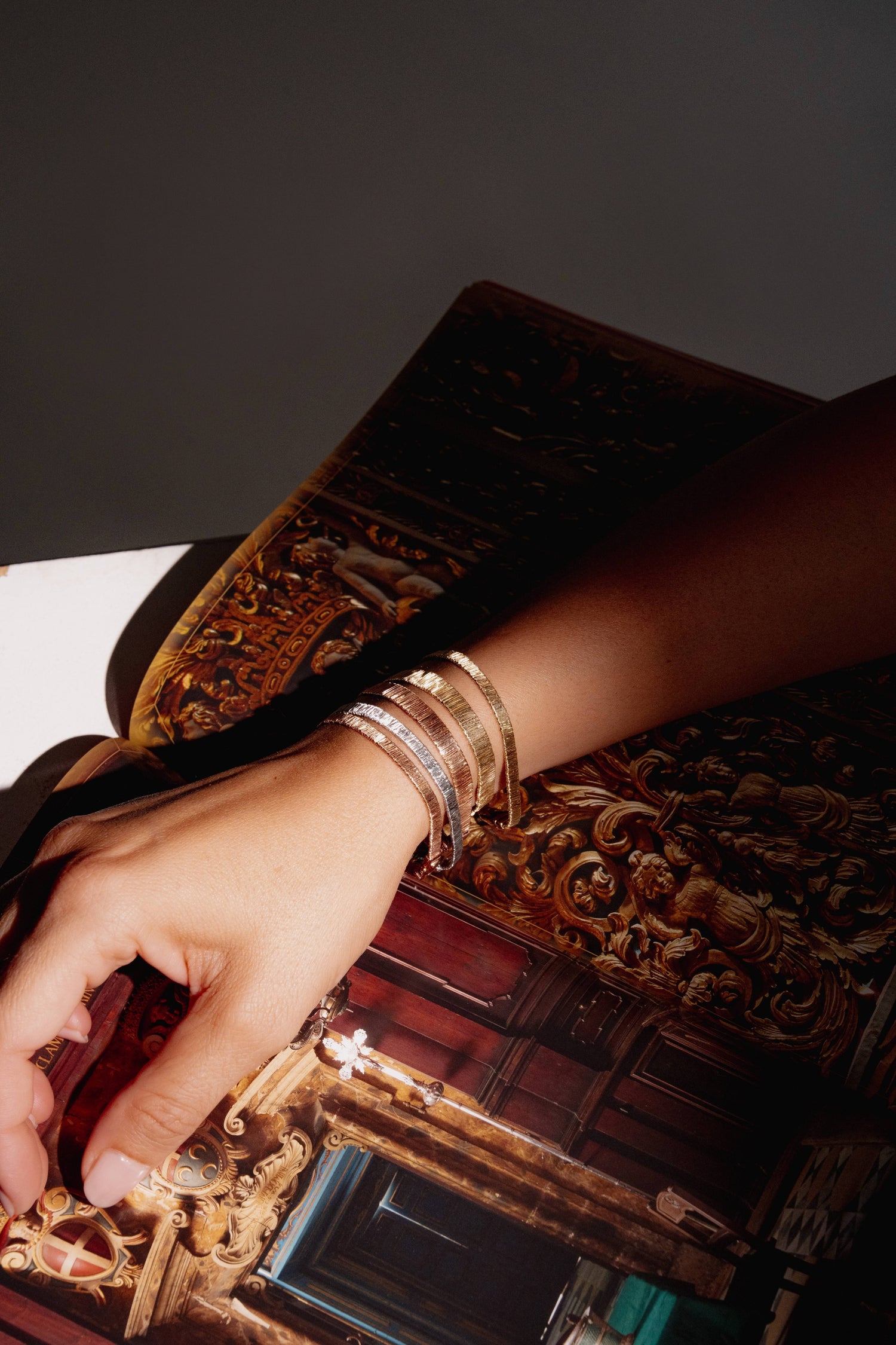 ENDLESS WIRE BRACELET