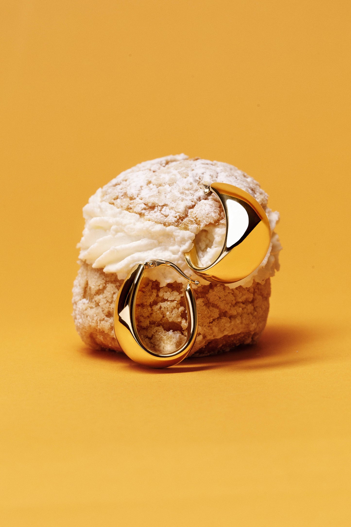 CLASSIC CLASP HOOPS