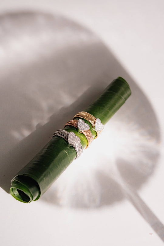 DIAMOND HEARTED RIBBON RING