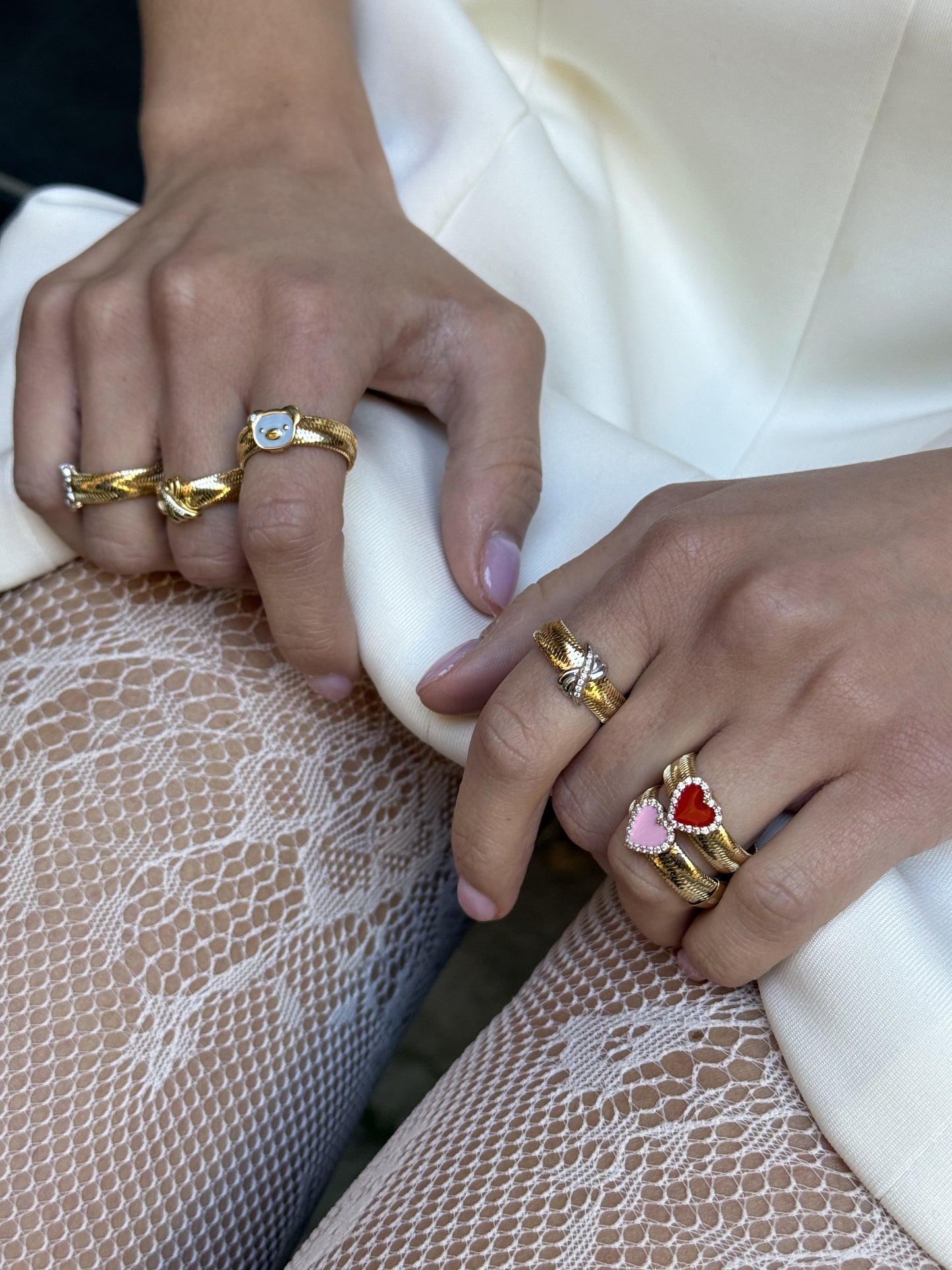 KEEP CLOSE RIBBON RING